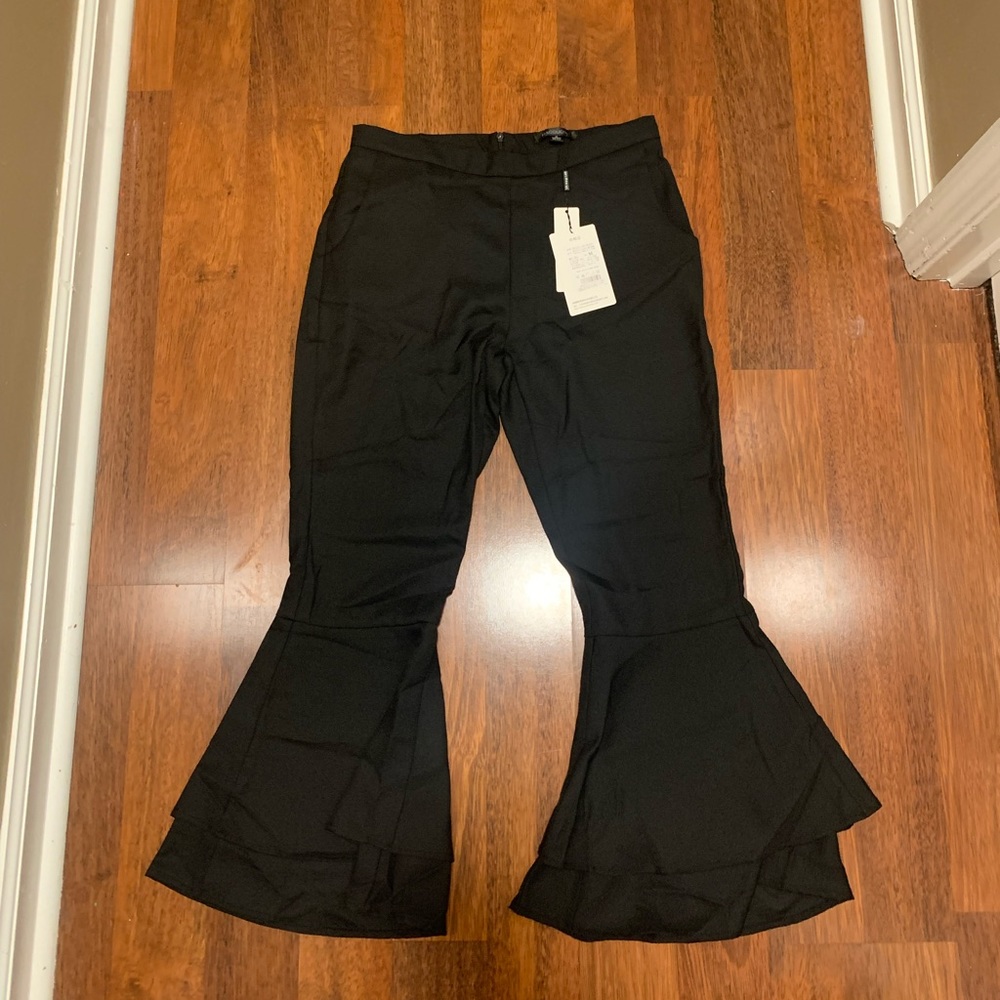 *2 for $15 item* NWT Black Capri’s